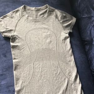 Lululemon Swiftly Tech Short Sleeve Crew Dk Gry 4